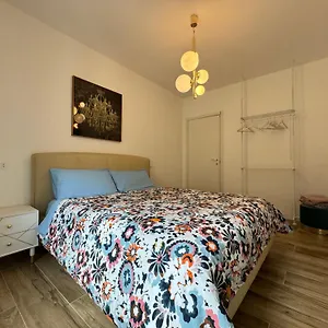 moderna-ed-elegante-residenza-nel-centro-di.it-lombardy.com/